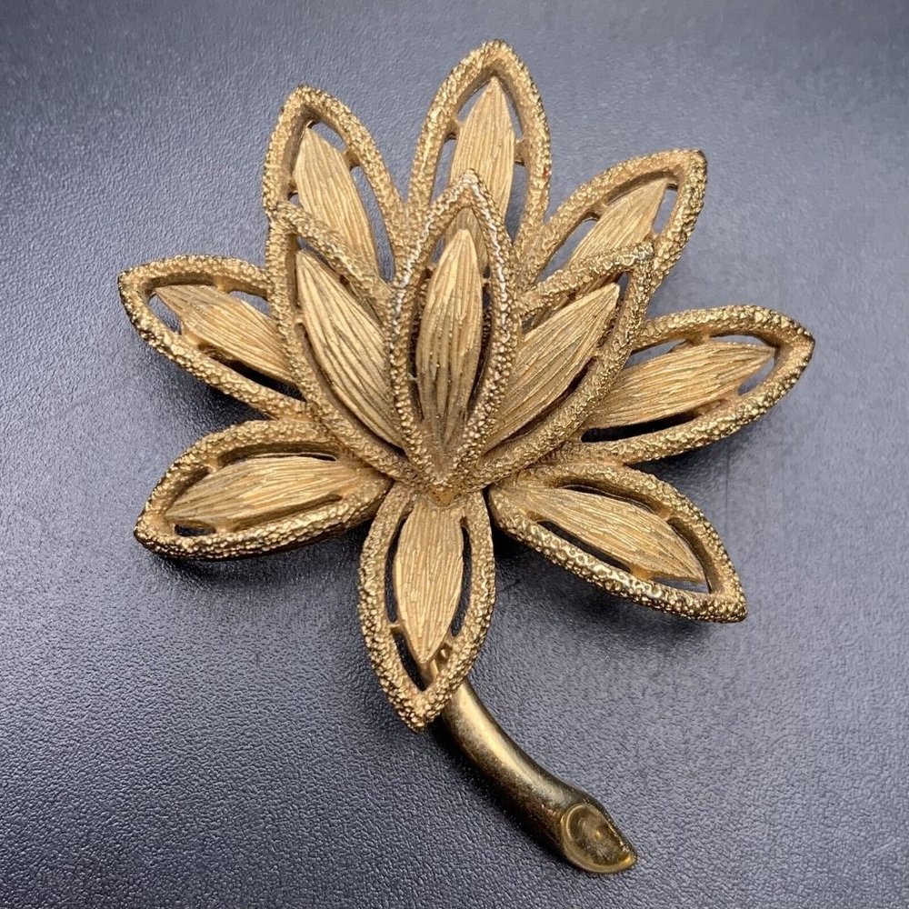 Avon Lotus Flower Brooch Pin Brushed Gold Tone Flower Floral Signed Vintage